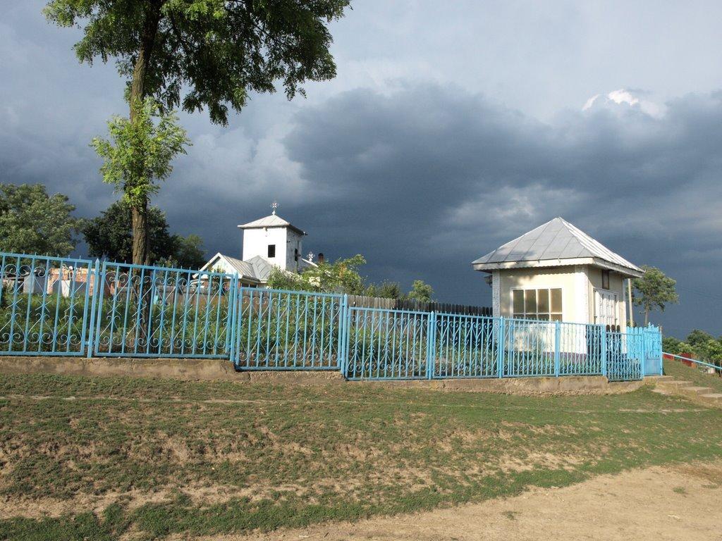 Biserica - vedere exterioară